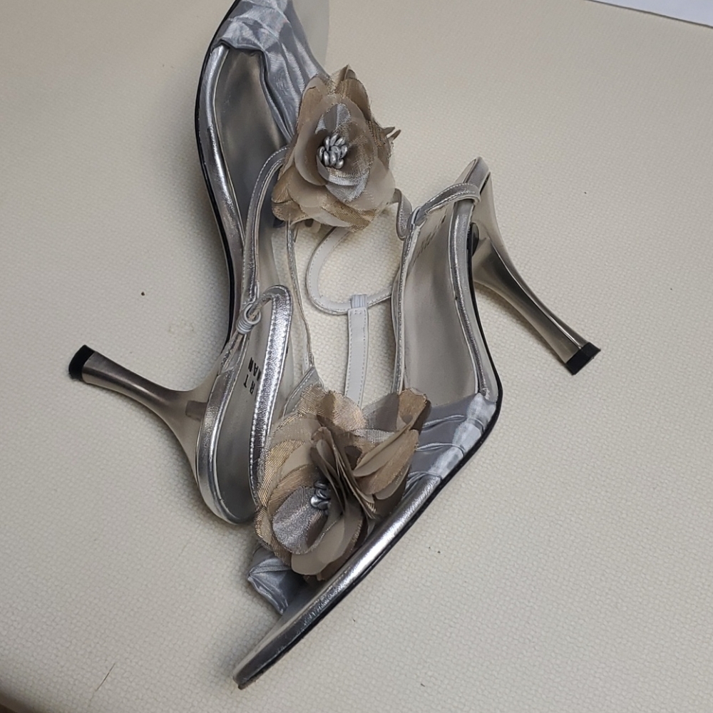 Shoe - Picture 3 of 4